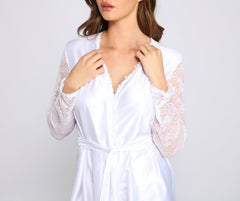So Luxe Lace And Satin Robe